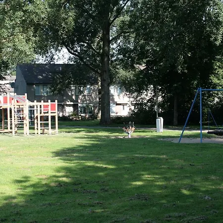 לינה וארוחת בוקר Holland 2*